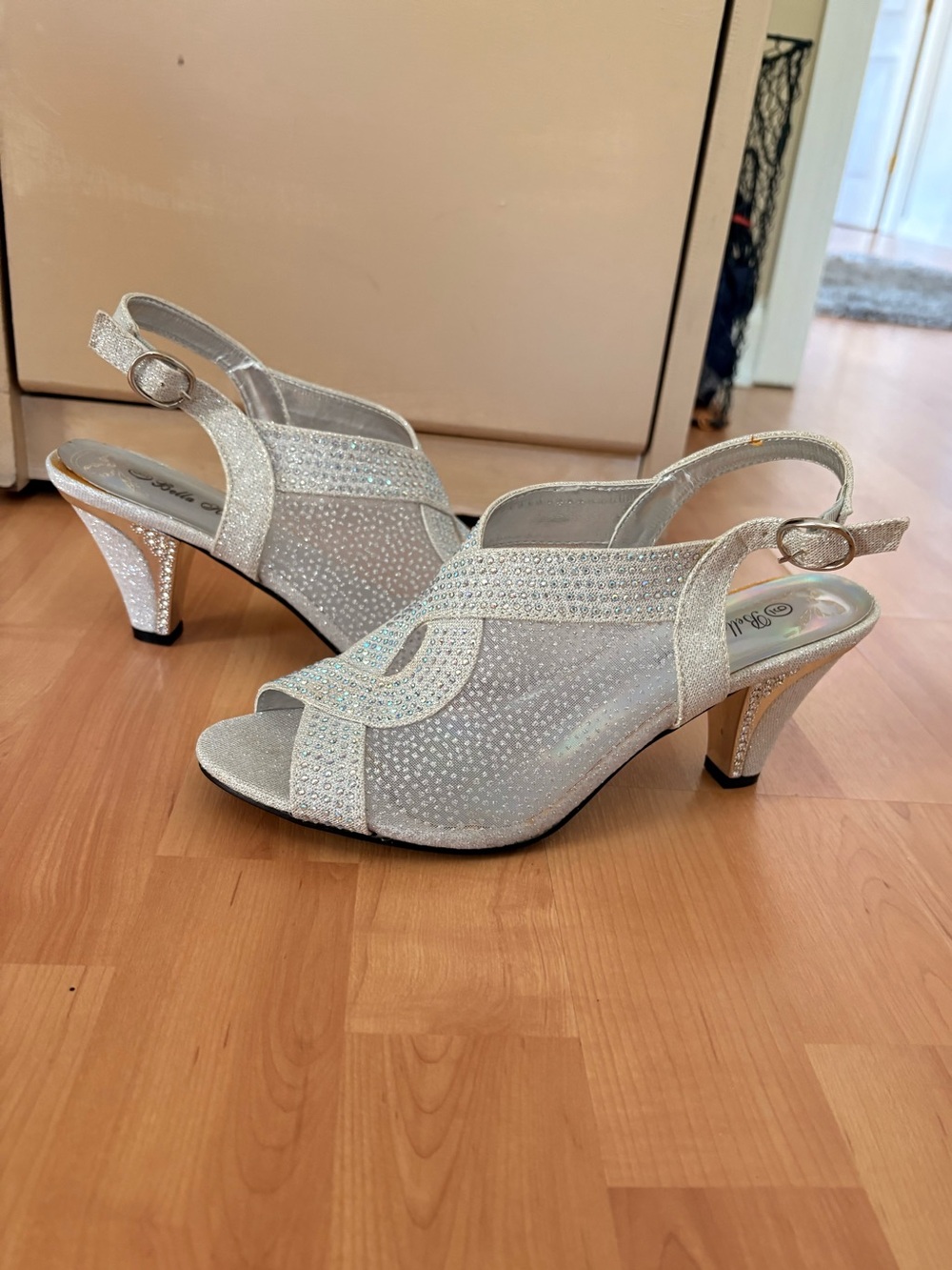 Silver Sparkle Slingback Heels 👠 Size 9 (NEW, never worn)